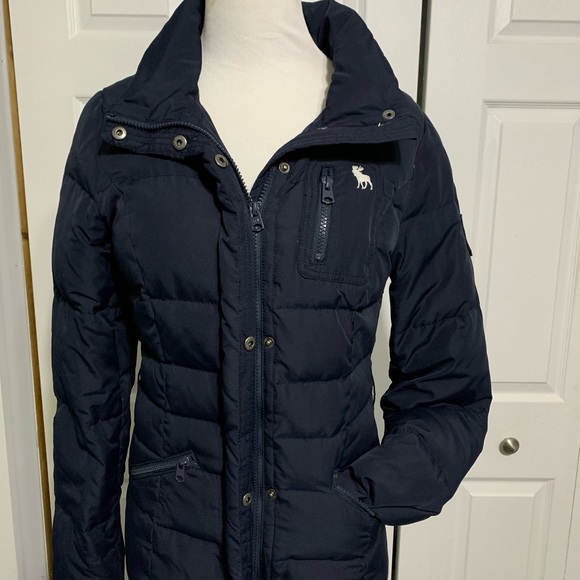 Navy blue small Abercrombie coat. Very nice shape, no belt. - Picture 4 of 5